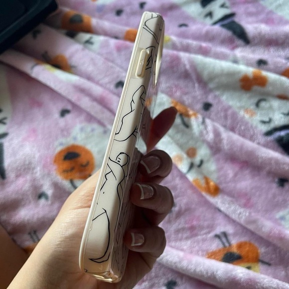 Velvet Caviar iphone 12 pro case - Picture 4 of 6